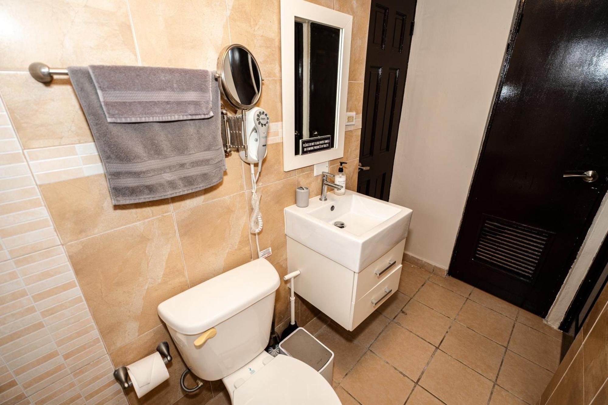Apartamento Private Jacuzzi Oasis With Mountain Views And Free Parking Ponce Exterior foto
